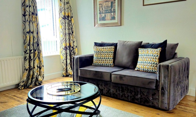 Egremont Apartment | Modern 2-Bedroom serviced cosy flat in the Lakes District, Egremont