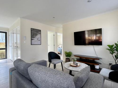 Hamilton Lake Villa | Modern 2 bedrooms house opposite Waikato Hospital