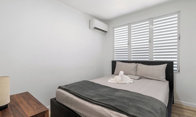 Ceiba Apartment | Modern 2-BR condo | 3 beds | Near culebra | Perfect for families & friends.
