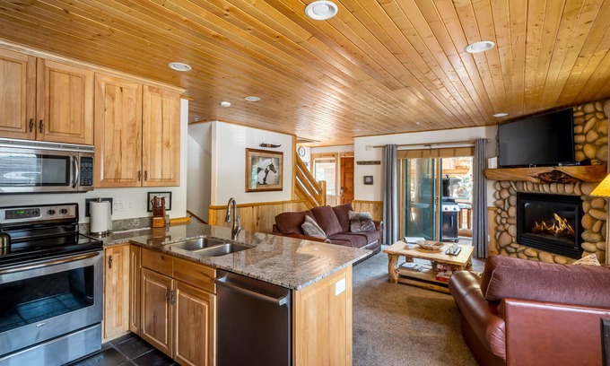 Park City Condo | Modern 2 floor condo with all the amenities, close to Canyons Village, Sleeps 6