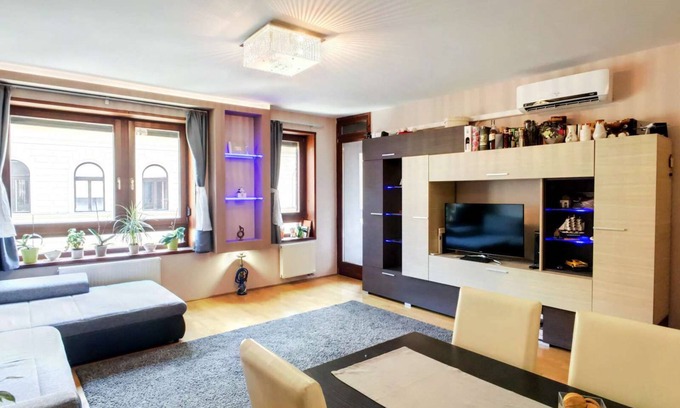 Rozsadomb Apartment | Modern 2 room apartment at very good location for long term
