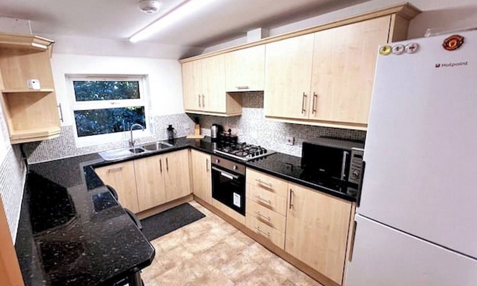 Little Lever Apartment | Modern 2BD Flat in Gated Community Comfort and Style