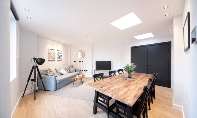 Kentish Town Apartment | Modern 2Bed/2Bath Duplex - Quiet and Spacious