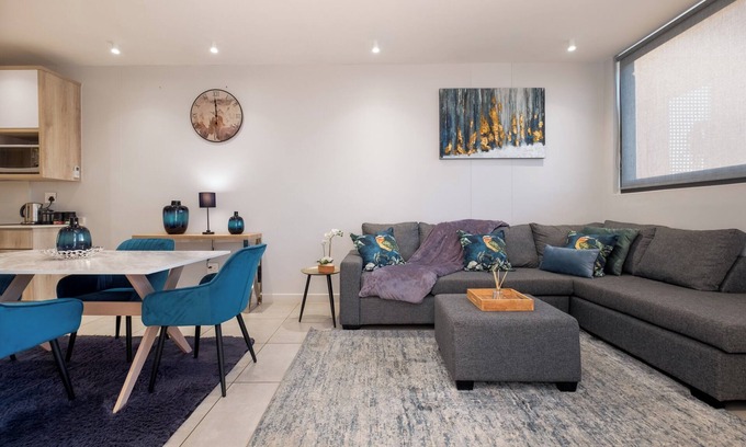 Umhlali Apartment | Modern 2BR Apartment with Pool and Gas Braai
