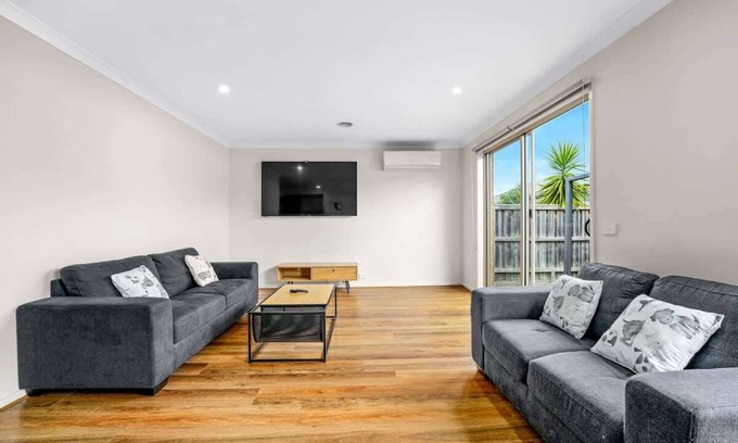 Officer House | Modern 2BR Comfort in the Heart of Officer