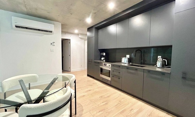 Griffintown Apartment | Modern 2BR Condo in Griffintown – Stylish & Convenient