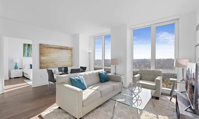 White Plains Apartment | Modern 2BR in Downtown| Clubhouse + Gym | Parking