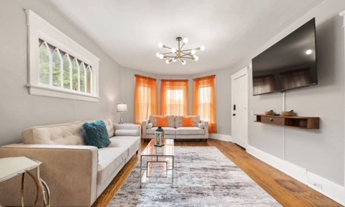 Southside Apartment | Modern 2BR Mins to Univ, Zoo, Destiny & Downtown