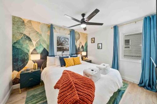 South Bend House | Modern 2br Near Notre Dame King & Queen Beds