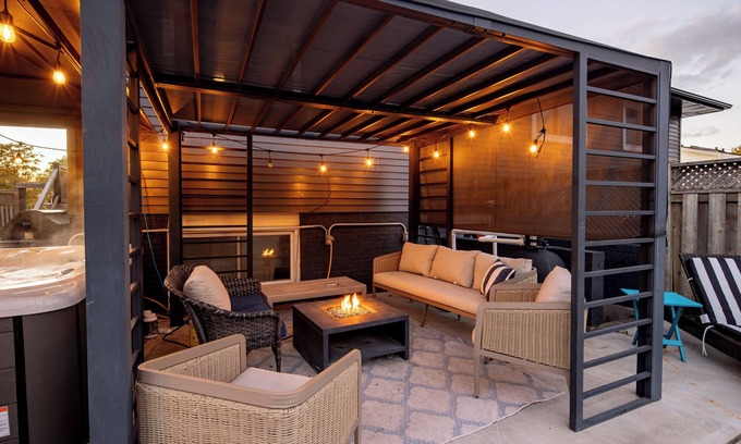 St. Catharines House | Modern 2BR | Pool | Hot Tub | 10 Min to Falls