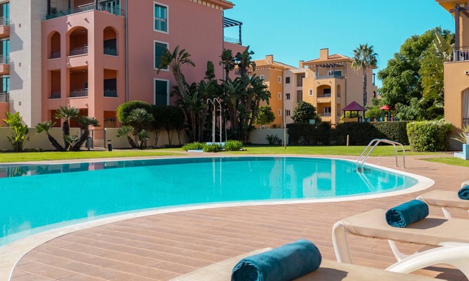 Vilamoura Apartment | Modern 2BR w/Pool – Central Vilamoura