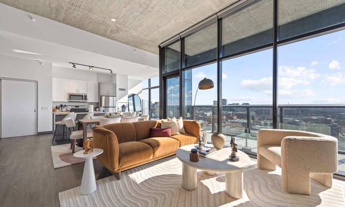 West Loop Apartment | Modern 2BR with City Views - Pool, Gym & Terrace