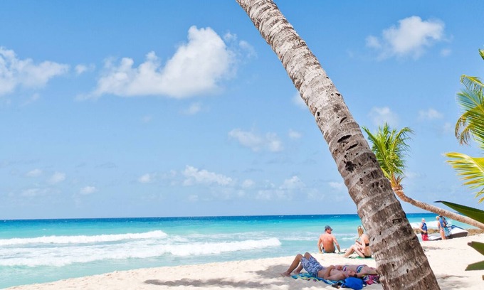St. Lawrence Gap Apartment | Modern 3-Bed Condo by Dover Beach - Terraces 201