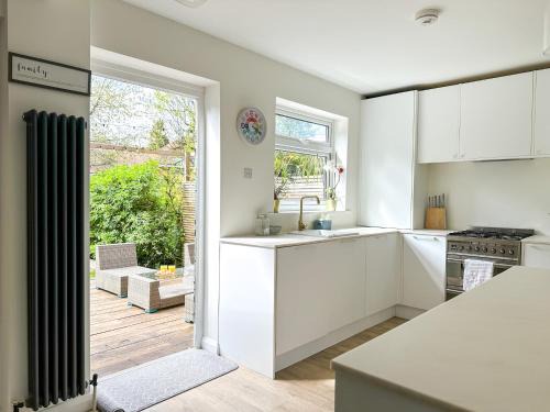 Canterbury House | Modern 3 Bed Home - Pets Welcome - FREE Parking