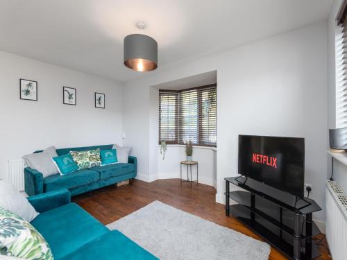 Ashford House | Modern 3 Bed House For 5- City Central -Free Parking