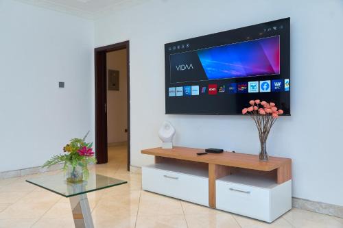 Adentan Apartment | Modern 3 Bed Spacious Apartments