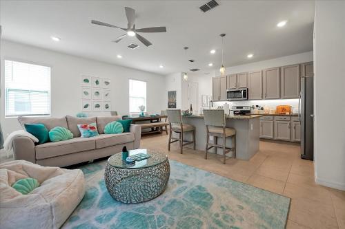 Davenport Apartment | Modern 3-Bed Townhouse with Game Room & Hot Tub