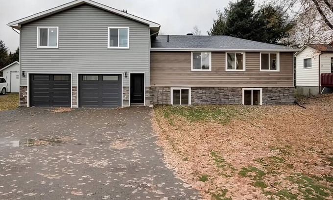 Sudbury House | Modern 3-Bedroom Home with 2 Full-Size Bathrooms