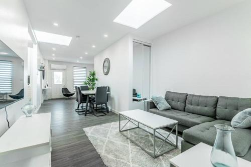 La Petite-Patrie House | Modern 3 bedroom condo
