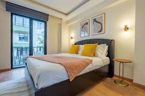 Cihangir Apartment | Modern 3-Bedroom Duplex with Two Balconies, 2BA