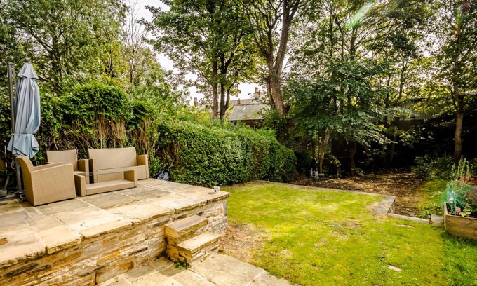 Huddersfield House | Modern 3 Bedroom Cottage 5 mins From Town centre