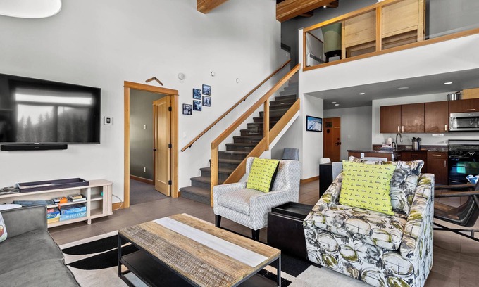 Sun Peaks Cabin | Modern 3 bedroom loft apartment in village centre