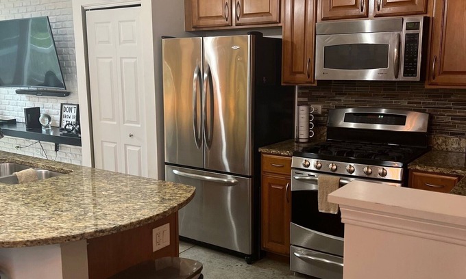 Fox Valley House | Modern 3 Bedroom Loft Style Townhome in Great Location