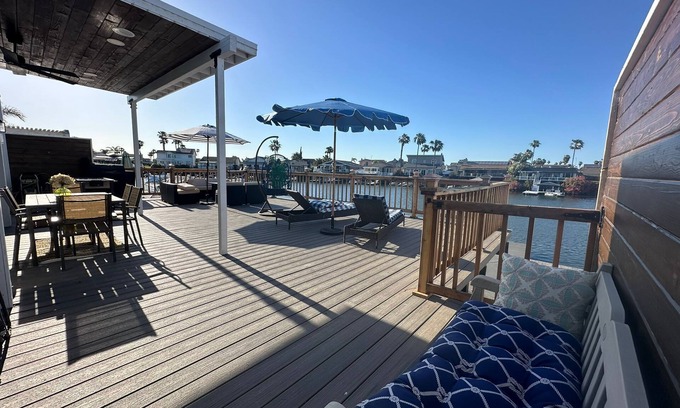 Discovery Bay House | Modern 3-bedroom townhome with waterfront in charming Discovery Bay