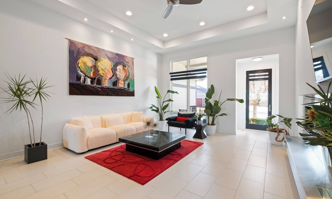 Jefferson Villa | Modern 3-Bedroom Villa Retreat in Omaha – Elegance & Convenience Combined