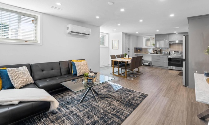 Fleetwood House | Modern 3 Bedrooms Suite