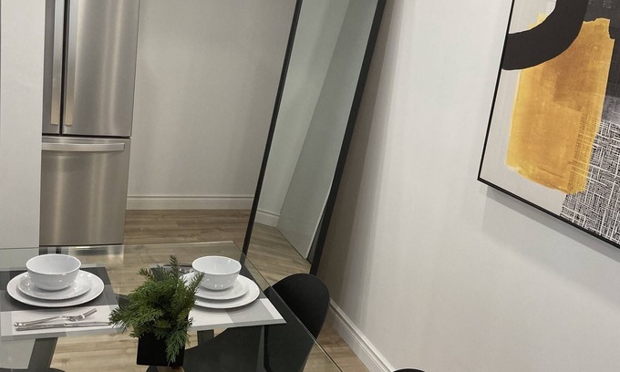 LaSalle Apartment | Modern 3 beds, free parking