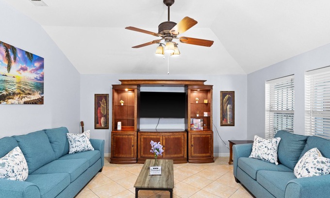 Pleasant Grove House | Modern 3BDR -15 min from DWNT Dallas - AIR HOCKEY TABLE!