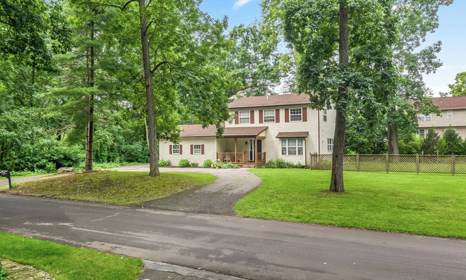 Commerce Township House | Modern [3BR/2BA] Family Home in Commerce Township