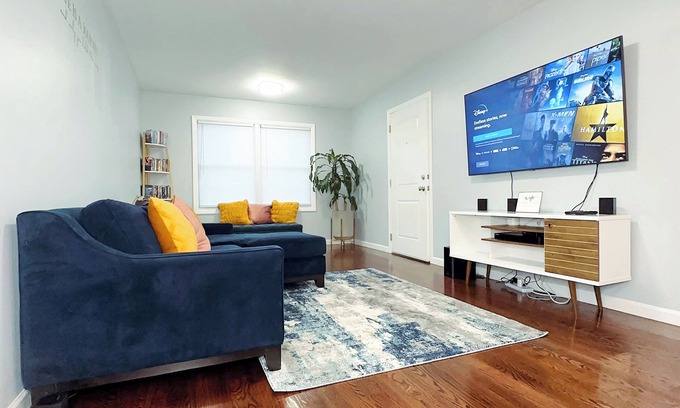 Elizabeth Apartment | Modern 3BR 2BA 30min NYC Near EWR Parking