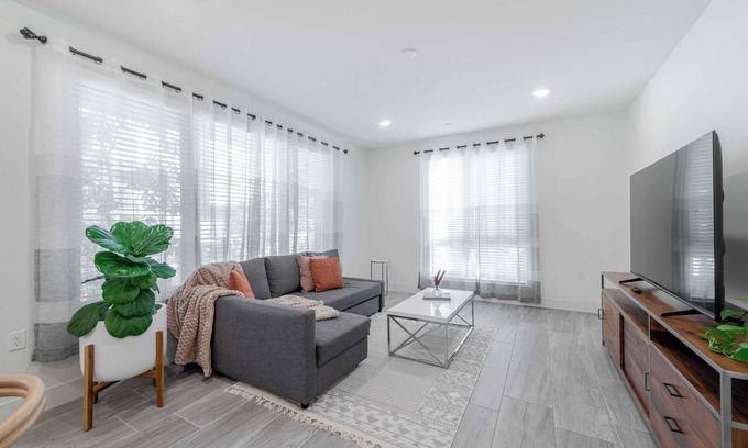 Milpitas Condo | Modern 3BR Condo in Milpitas Prime Location Smart Home & Private Balcony #42285