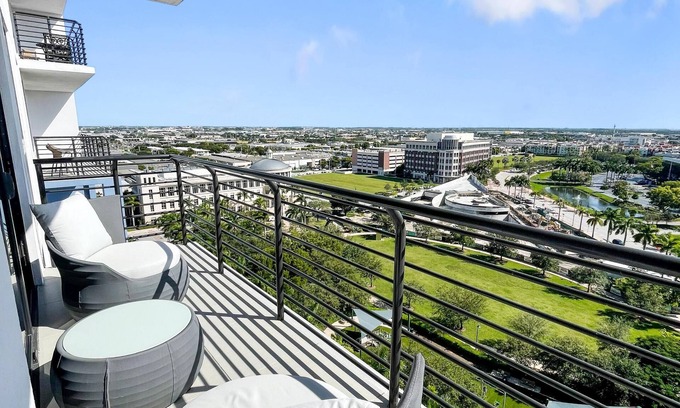Doral Condo | Modern 3BR Gem: Prime Doral Location