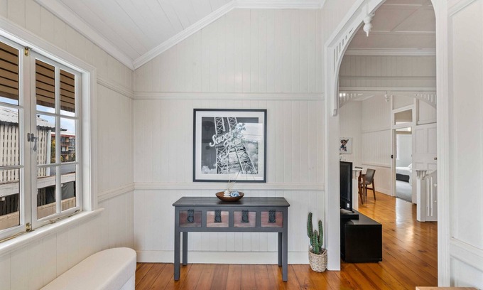 Coorparoo House | Modern 3BR Home in Coorparoo | Family-Friendly & Near Brisbane City