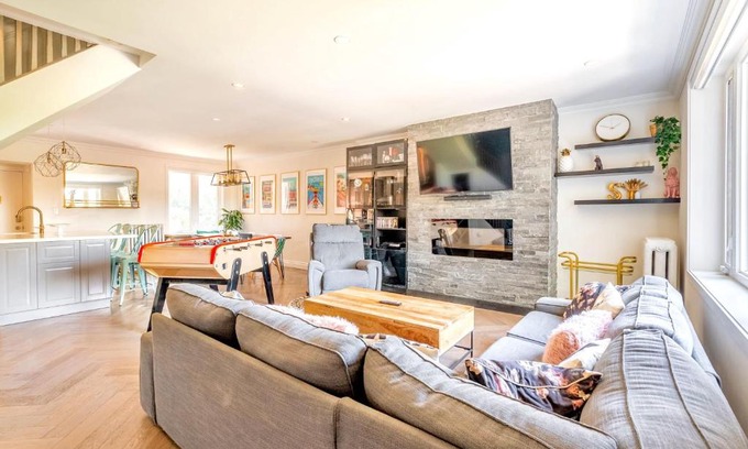High Park North House | Modern 3BR Home - Near High Park