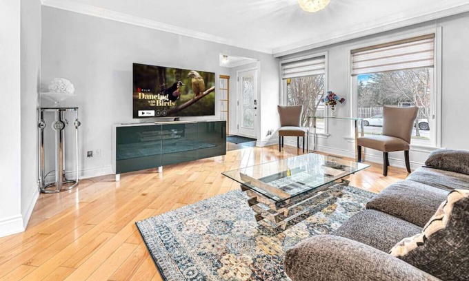 Erin Mills House | Modern 3BR Home w KING bed WFH setup and Parking