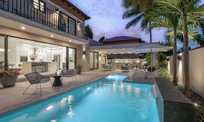 Gold Coast House | Modern 3BR home with PRIVATE POOL at Gold Coast Villas