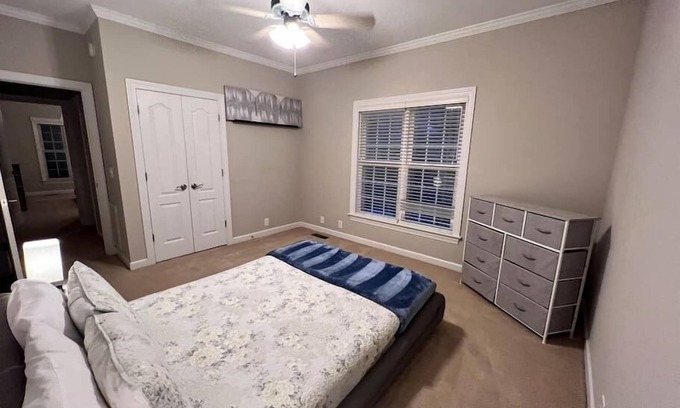 Olivia House | Modern 3br Lake front home