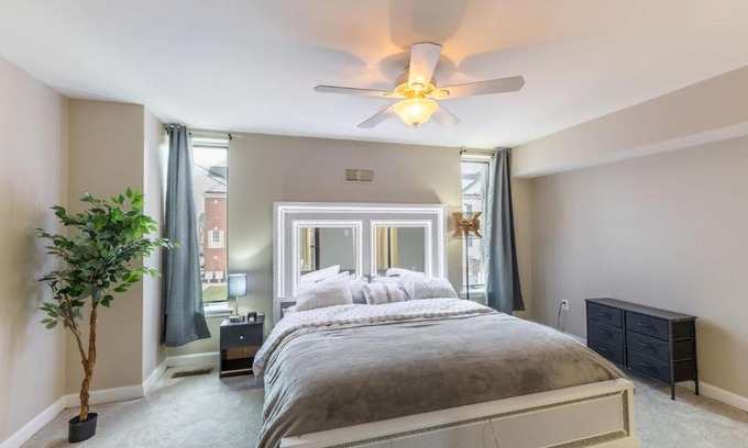 Downtown Baltimore House | Modern 3BR Retreat with BBQ & Smart TV