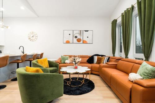 Bronzeville Apartment | Modern 3BR Stay Near DT CHI