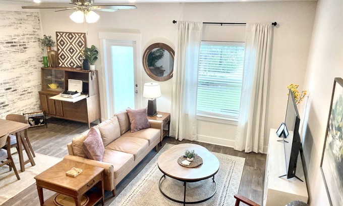 Pine Forest House | Modern 3BR Townhome w/Pool | Downtown & Beaches!