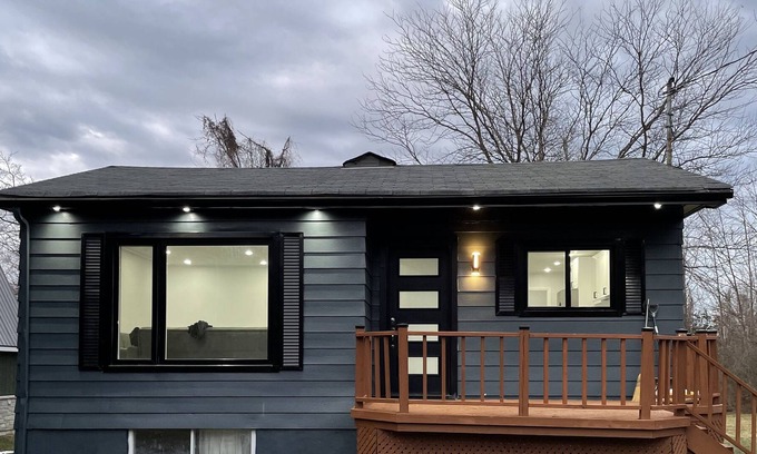 Georgina Cottage | Modern 4 bdrm cottage at Lake Simcoe!