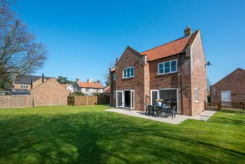West Runton House | Modern 4-Bed Coastal Retreat in West Runton