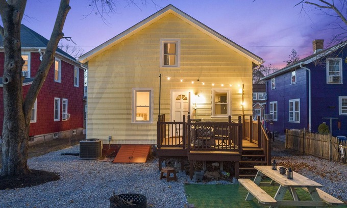 West Haven Cottage | Modern 4 Bedroom Beach House: Ideal for Families & Long Stays