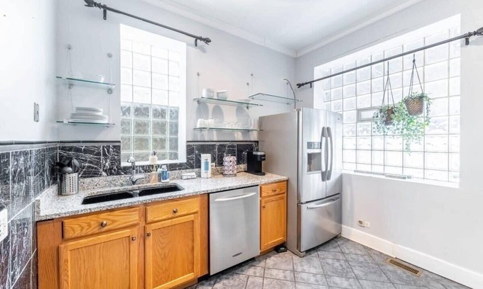 Bronzeville House | Modern 4 Bedroom Greystone | White Sox