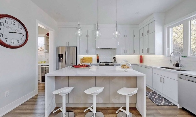 Brooklin House | Modern 4 Bedroom Home Great for Photoshoots and Small Events