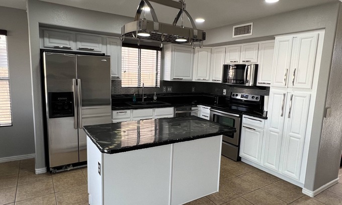 Avondale House | Modern 4 Bedroom Home with Pool